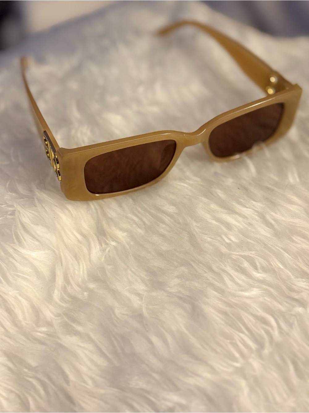 Classic Rectangular Women's Sunglasses in Beige - Picture 3 of 7
